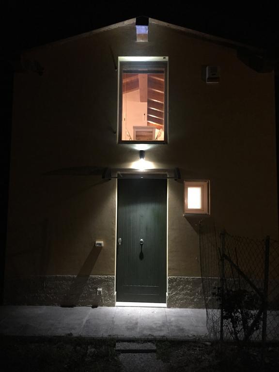 B&B Nido Sui Laghi San Donnino della Nizzola Buitenkant foto